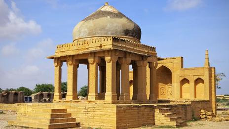 In Pakistan, imposing tombs that few have&nbsp;seen