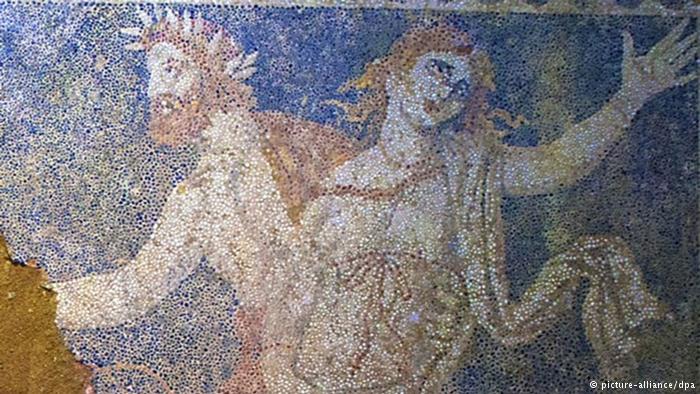 Archaeologists find skeleton in Alexander the Great-era&nbsp;tomb
