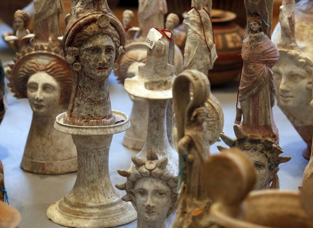 Italy celebrates as 5,000 plundered artefacts worth €50m are&nbsp;returned